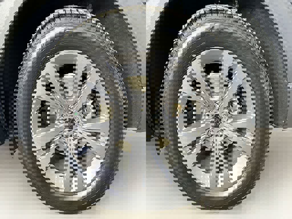 Certified 2022 Ford Explorer XLT w/ Equipment Group 202A image 11