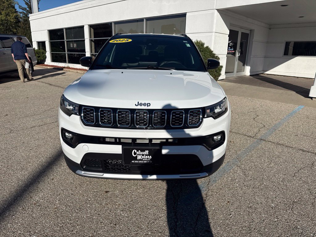 Used 2025 Jeep Compass Limited AWD/4WD image 8