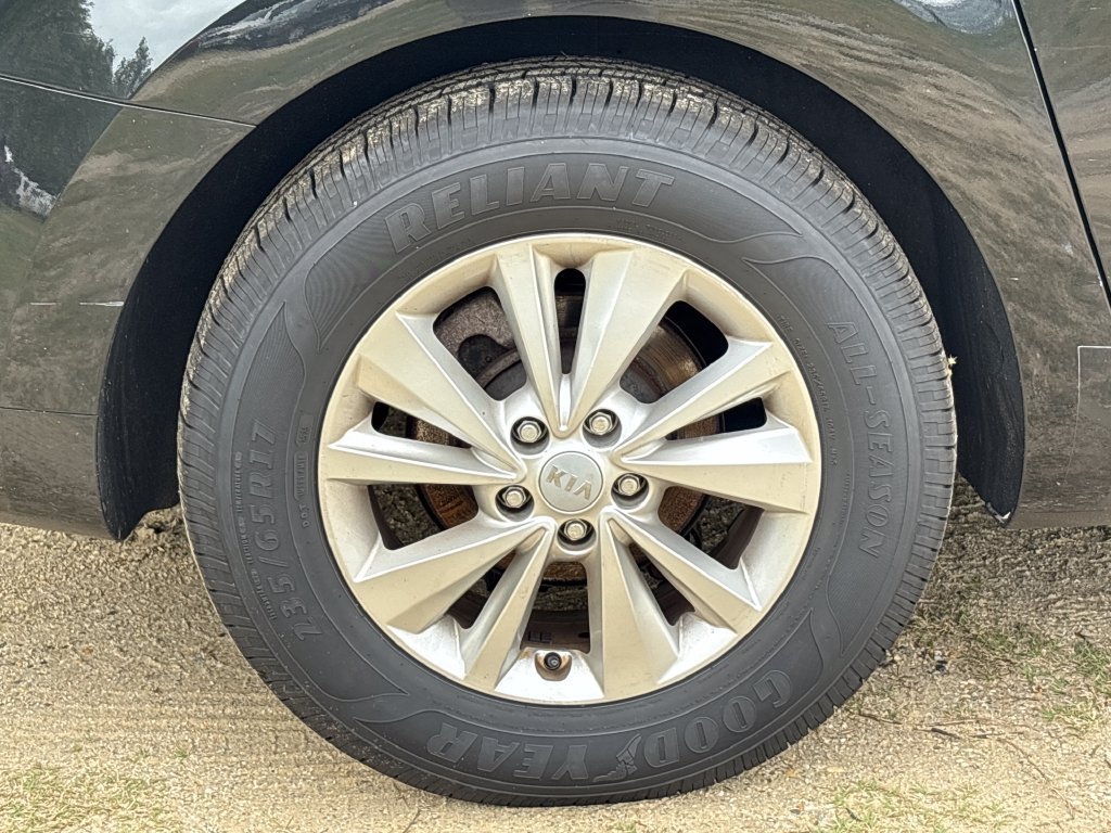 Used 2018 Kia Sedona L FWD image 9