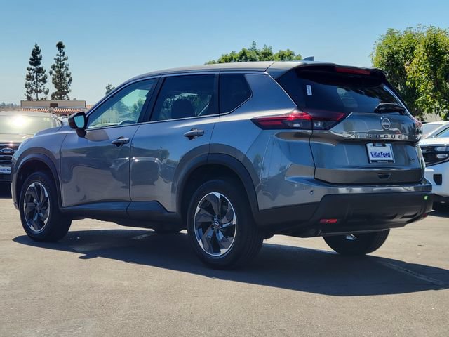 Used 2024 Nissan Rogue SV FWD image 2