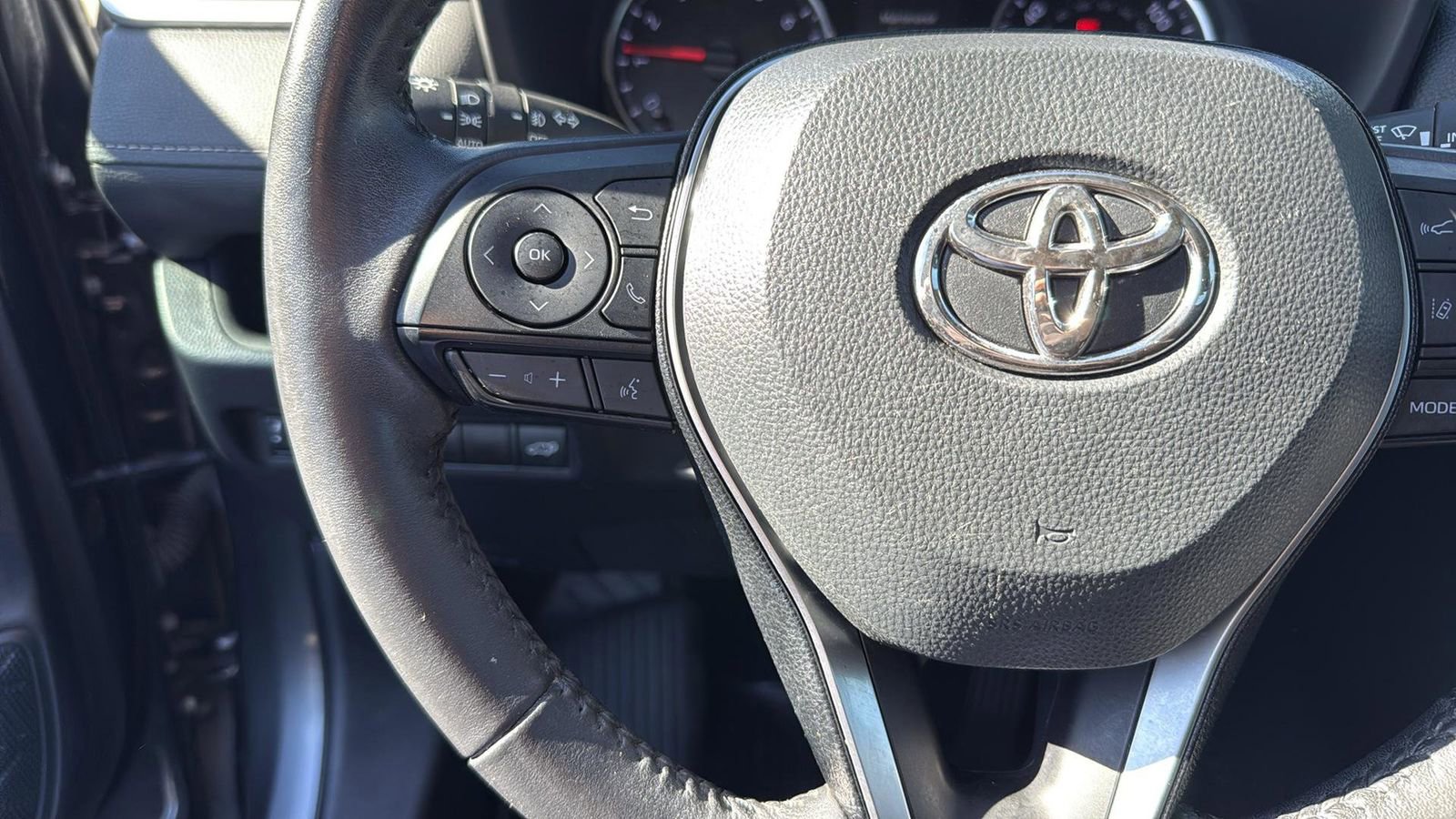 Used 2021 Toyota RAV4 XLE Premium image 17