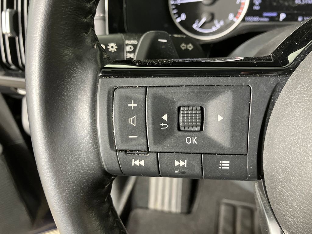 Used 2022 Nissan Pathfinder SV w/ SV Premium Package image 17