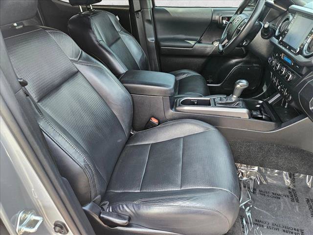 Used 2021 Toyota Tacoma TRD Sport w/ TRD Premium Sport Package AWD/4WD image 17