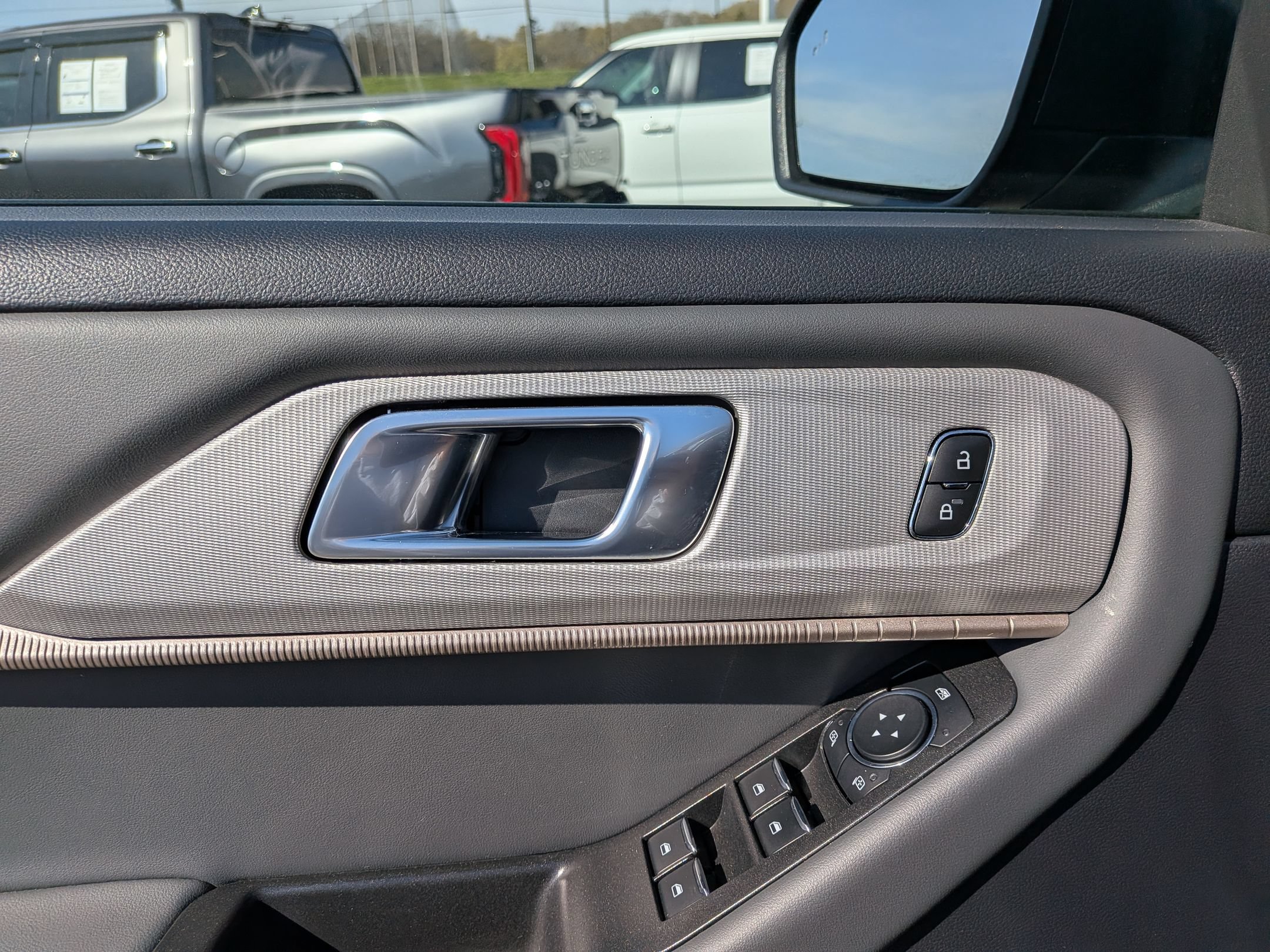 Certified 2025 Ford Explorer Active w/ Active Comfort Package AWD/4WD image 13