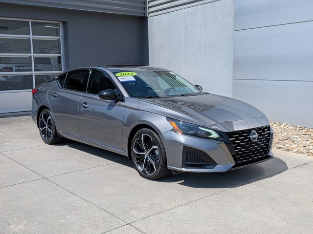 Used 2024 Nissan Altima 2.5 SR w/ SR Premium Package FWD image 1