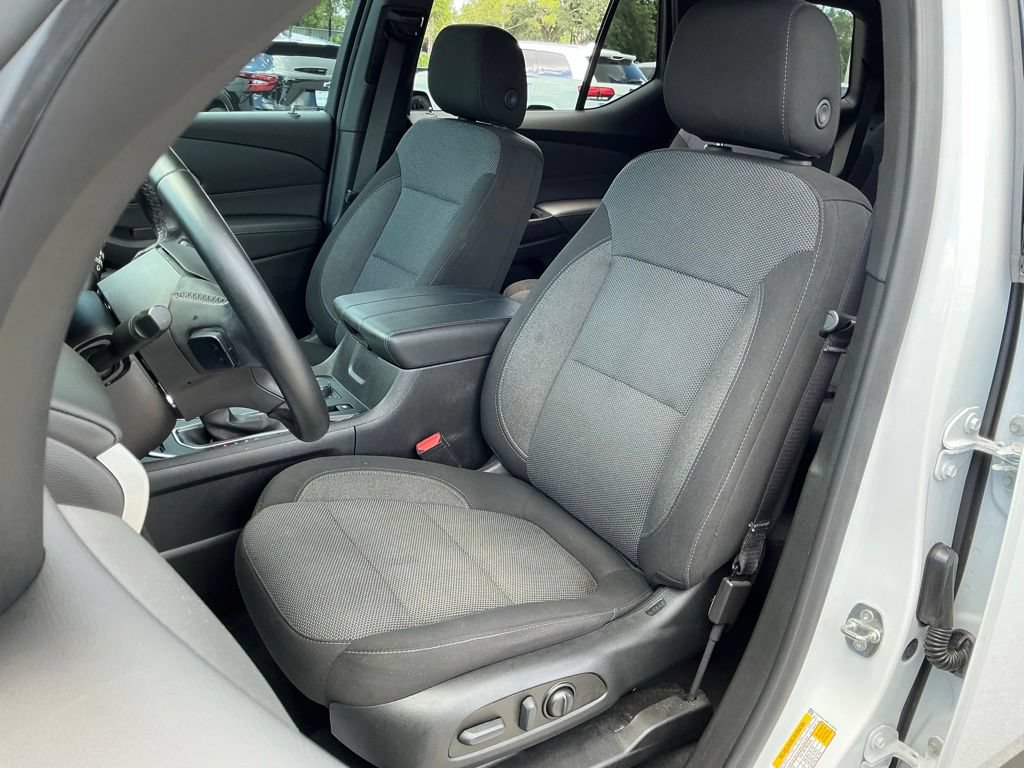 Used 2023 Chevrolet Traverse LT FWD image 34