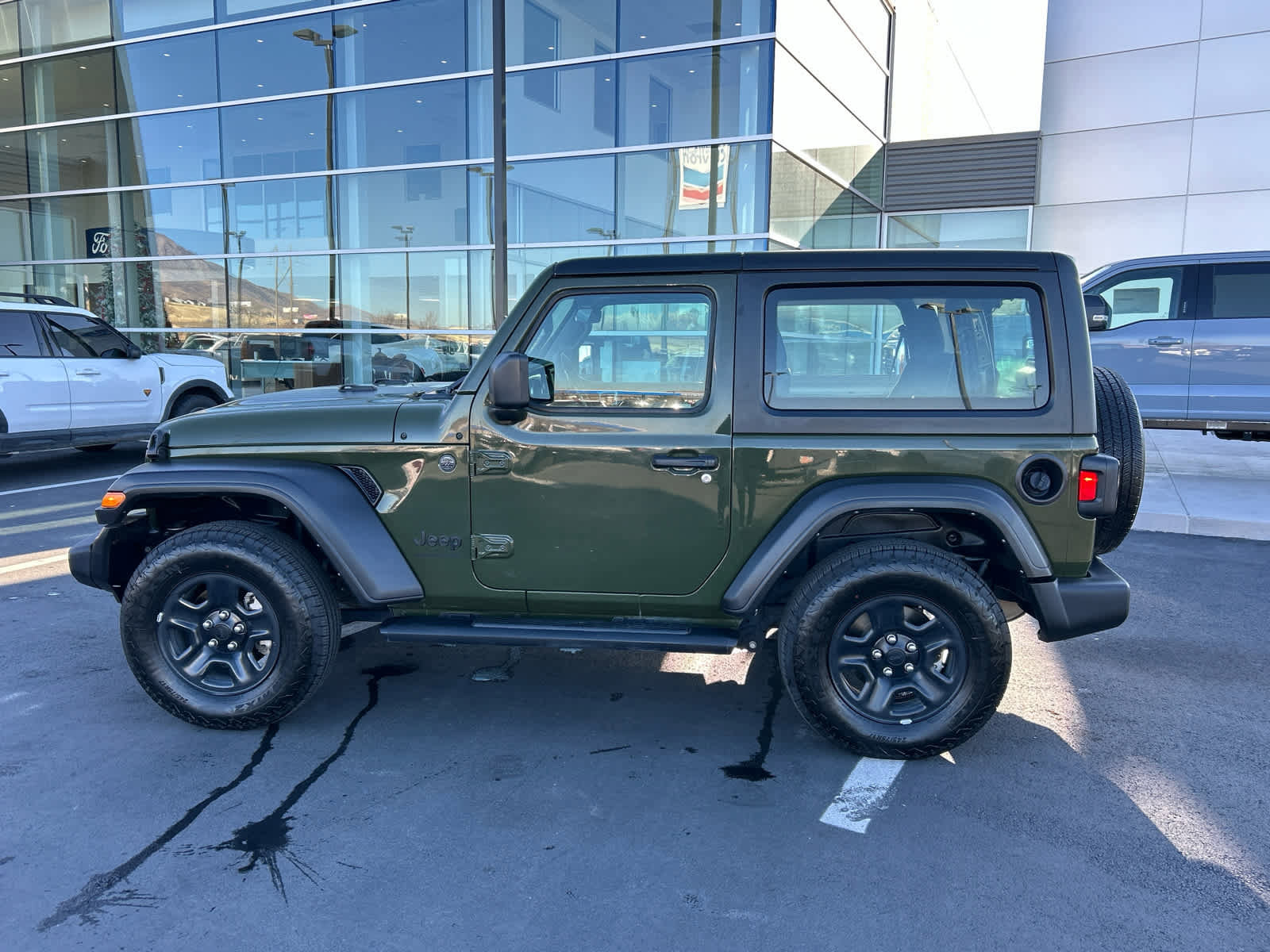 Used 2022 Jeep Wrangler Sport image 9