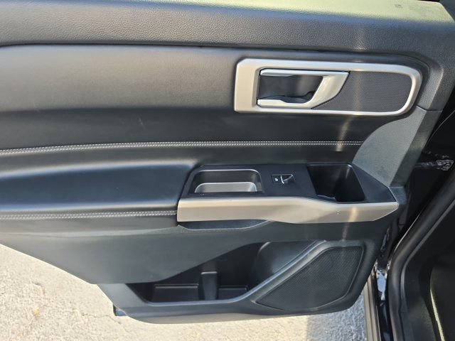 Certified 2023 Ford Explorer XLT RWD image 9