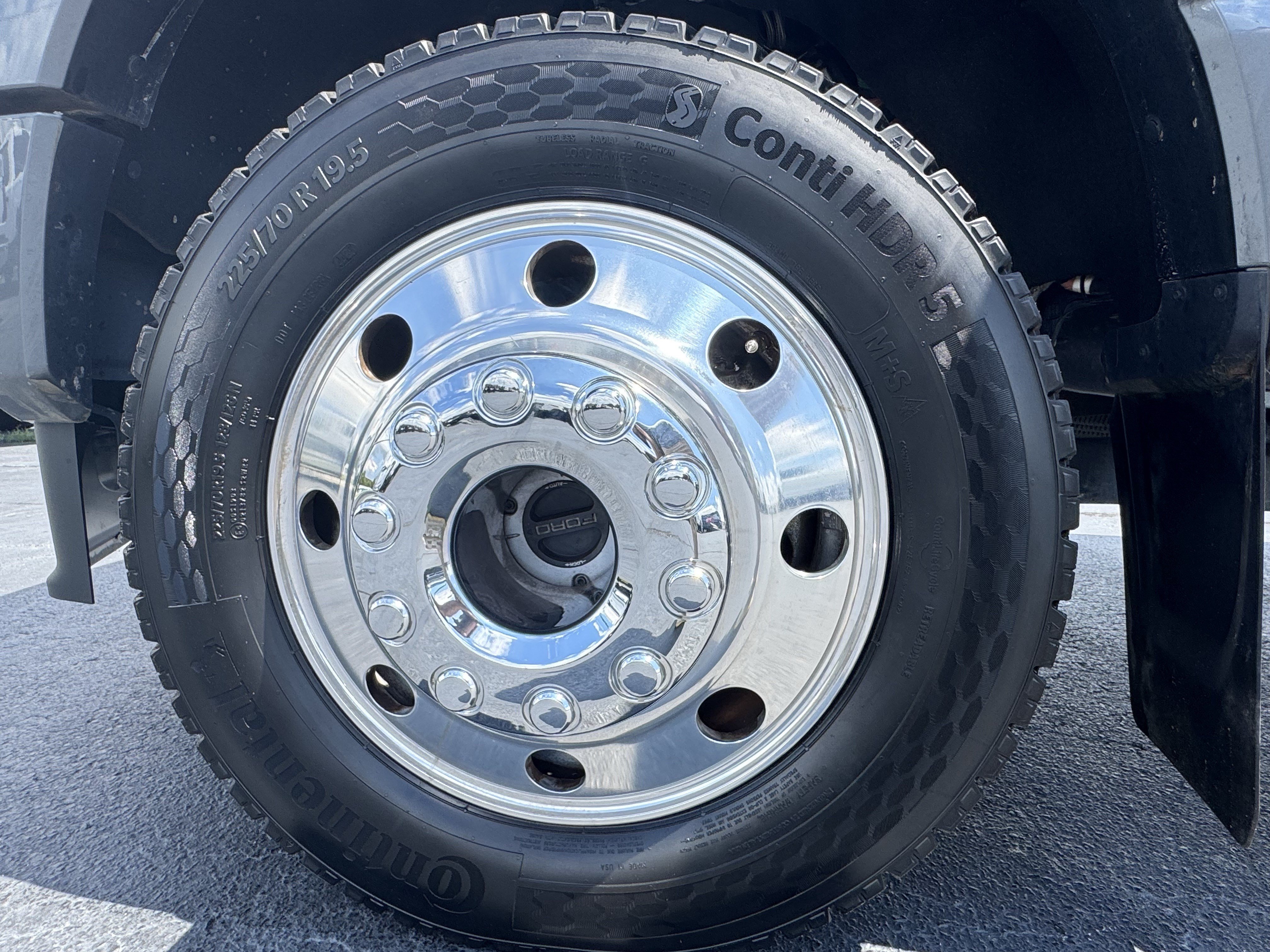 Certified 2025 Ford F450 Platinum w/ FX4 Off-Road Package AWD/4WD image 14