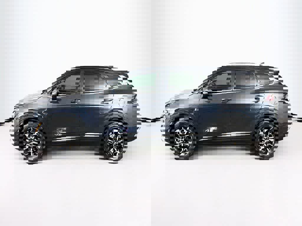 Used 2023 Kia Sportage EX image 2