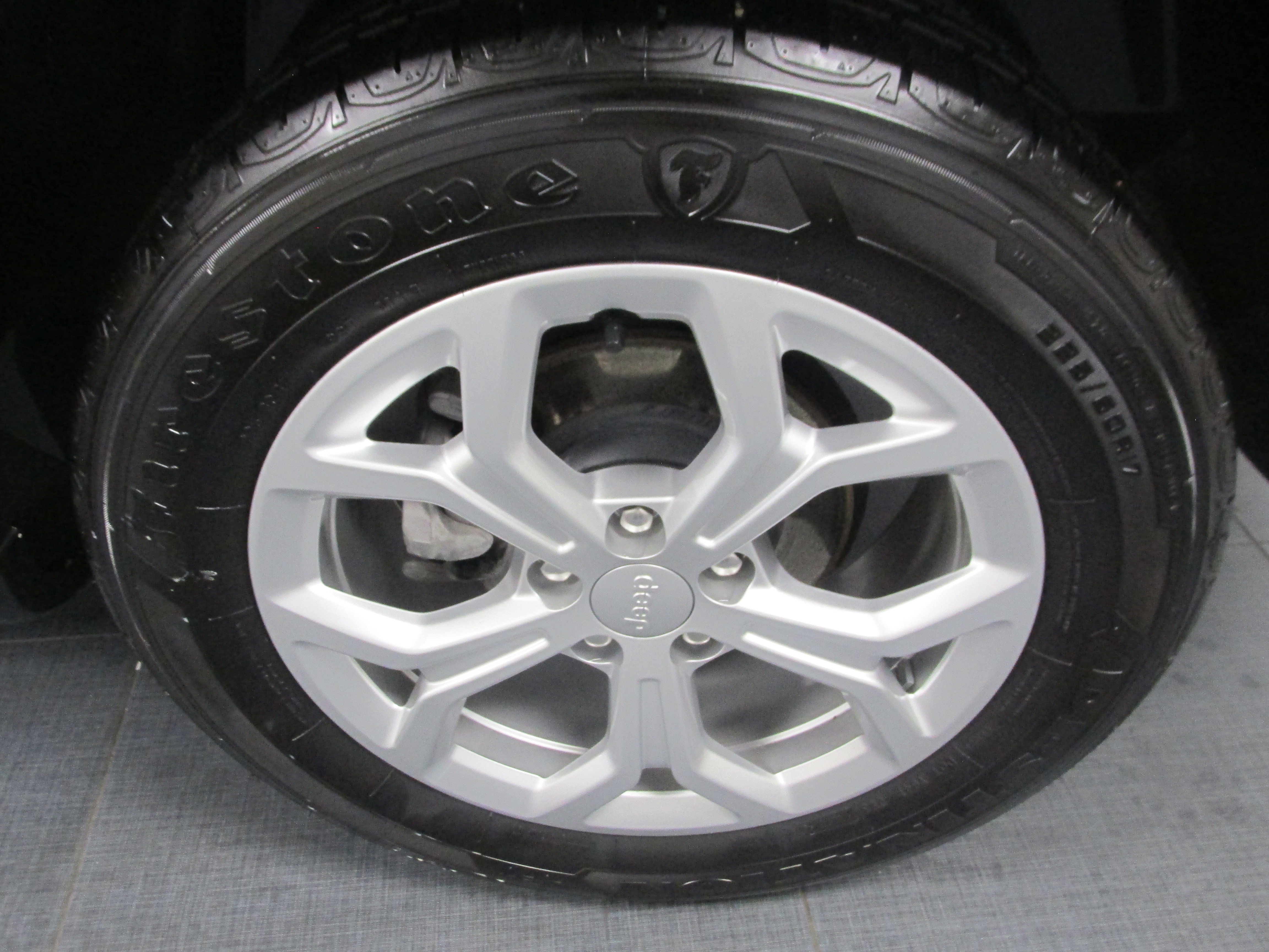 Used 2024 Jeep Compass Latitude image 13