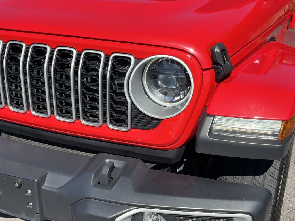 Used 2025 Jeep Wrangler Unlimited Sahara AWD/4WD image 11