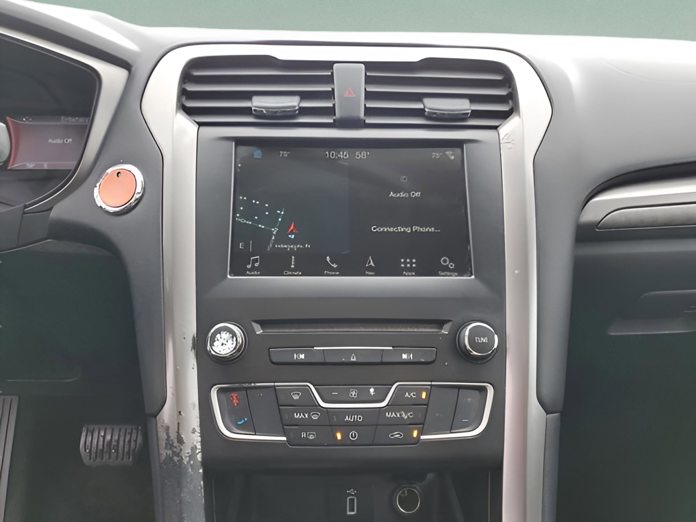 Certified 2018 Ford Fusion SE w/ Fusion SE Technology Package FWD image 22