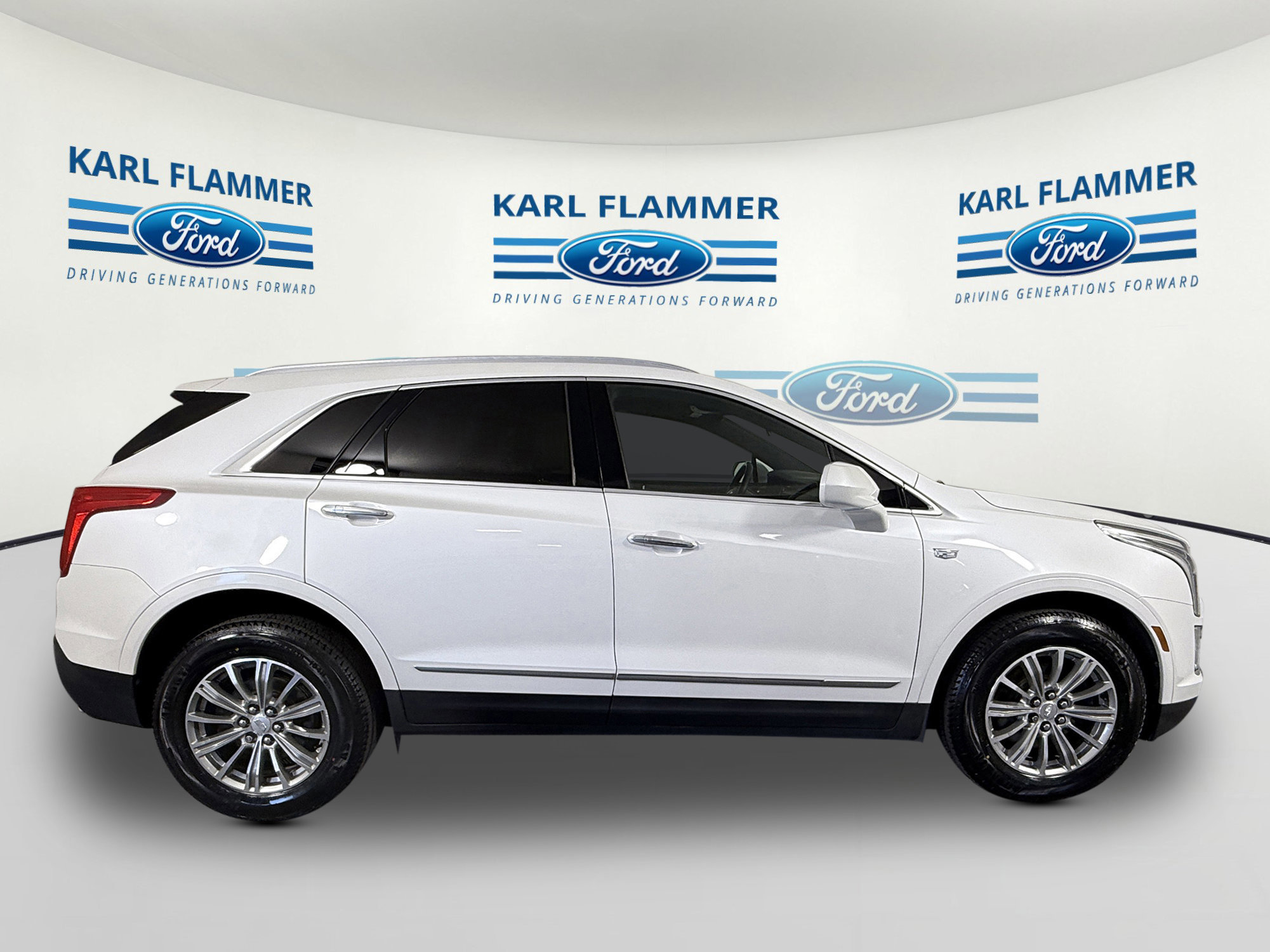 Used 2018 Cadillac XT5 Luxury w/ Driver Awareness Package image 2