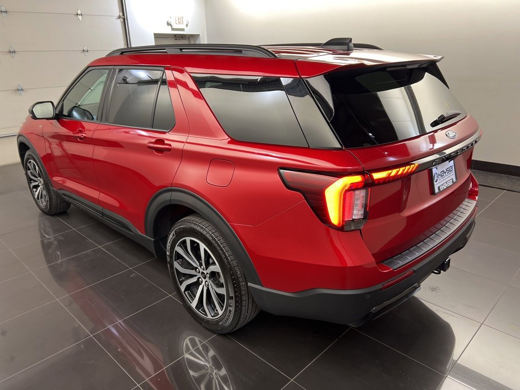 Certified 2025 Ford Explorer ST-Line image 2