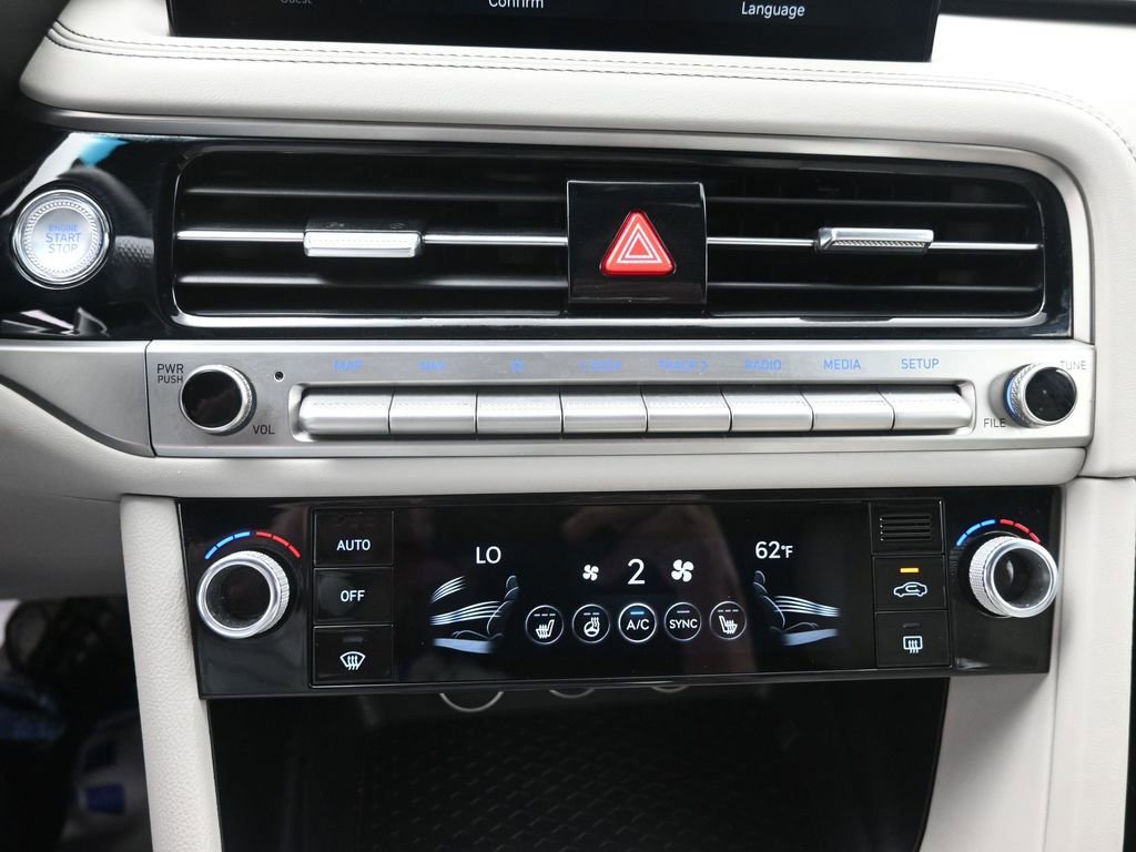 Used 2025 Genesis G70 2.5T image 16