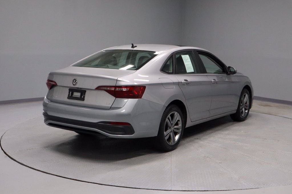 Used 2024 Volkswagen Jetta SE FWD image 11
