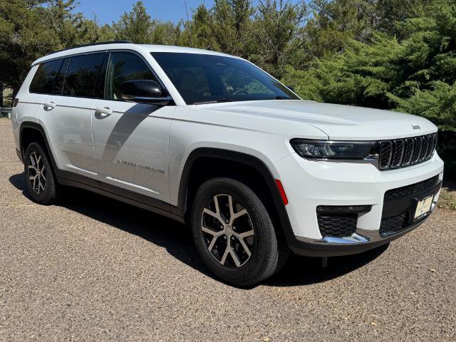 Used 2024 Jeep Grand Cherokee L Limited AWD/4WD image 3