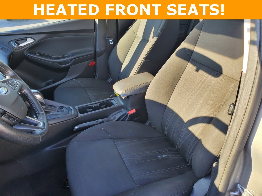 Certified 2016 Ford Focus SE w/ SE Sport Package image 13