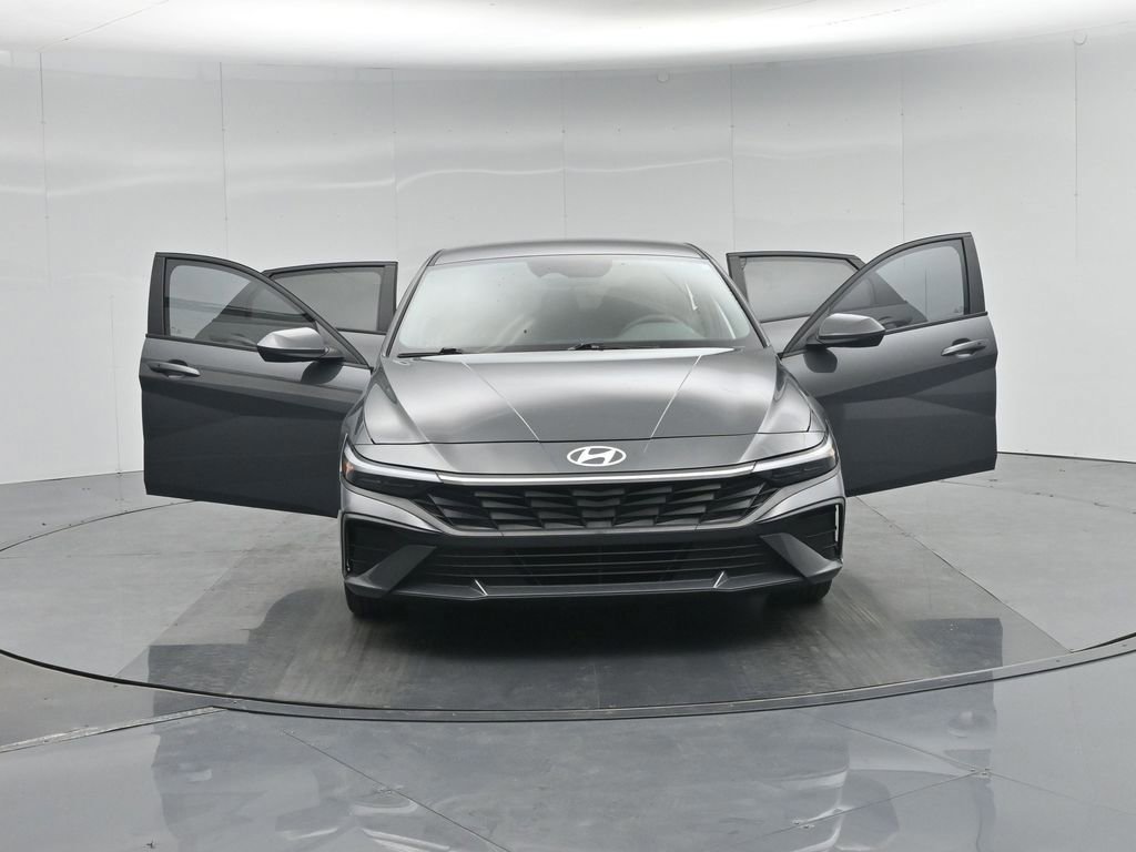 Used 2024 Hyundai Elantra SEL image 32
