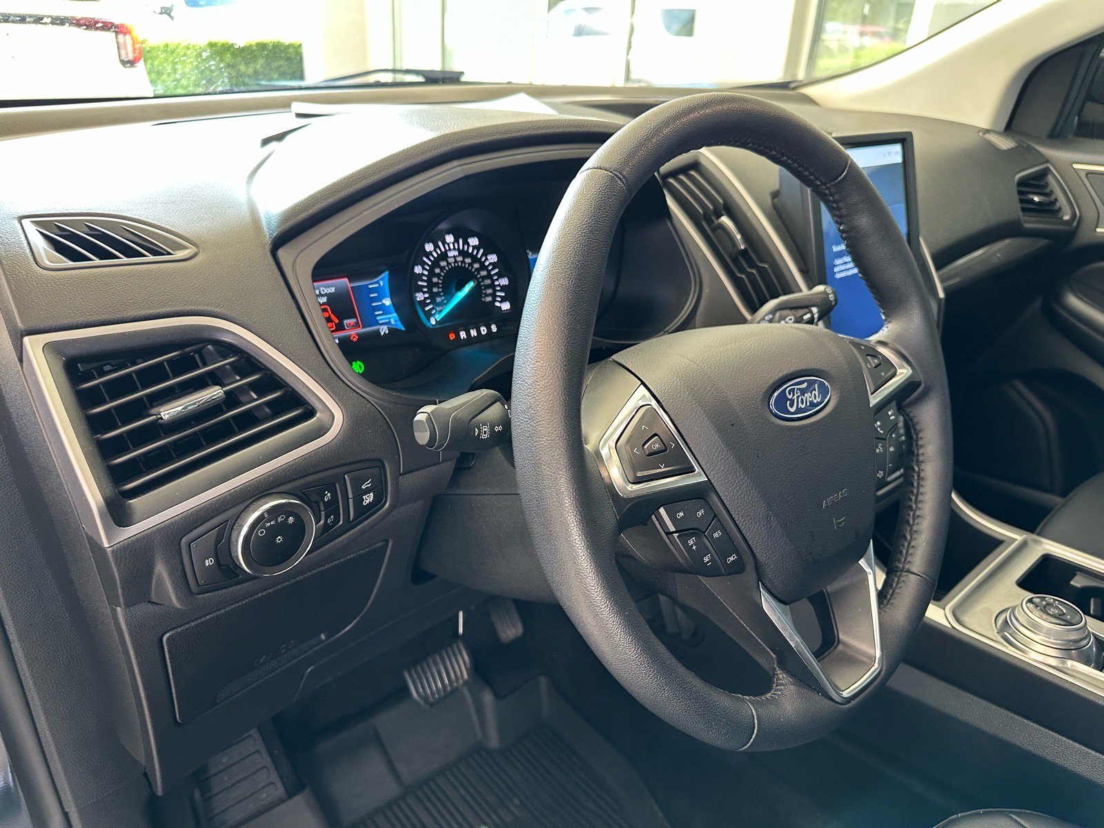 Certified 2024 Ford Edge SEL w/ Convenience Package AWD/4WD image 18