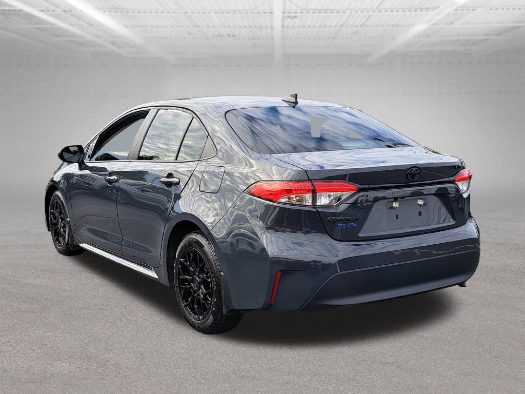 Used 2025 Toyota Corolla LE FWD image 4