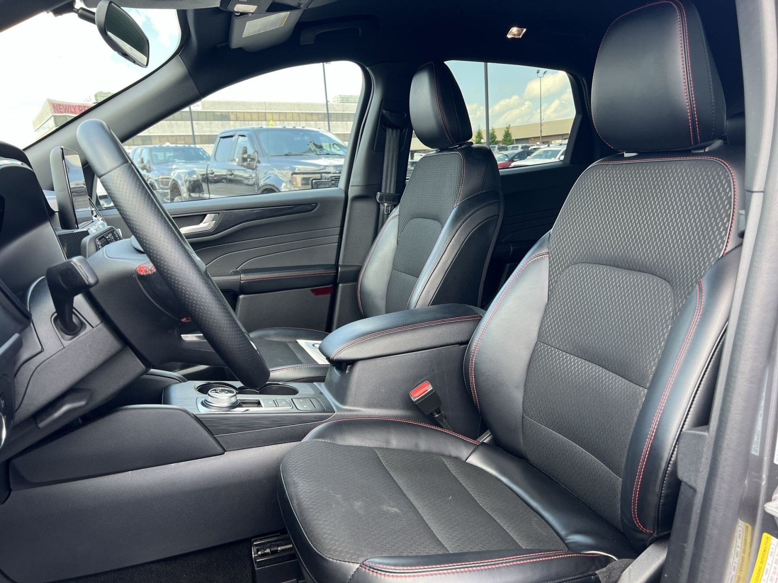 Certified 2025 Ford Escape ST-Line AWD/4WD image 13