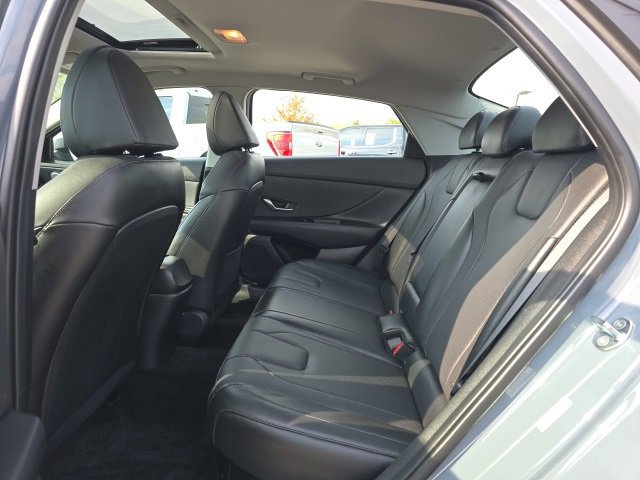 Used 2023 Hyundai Elantra Limited image 15