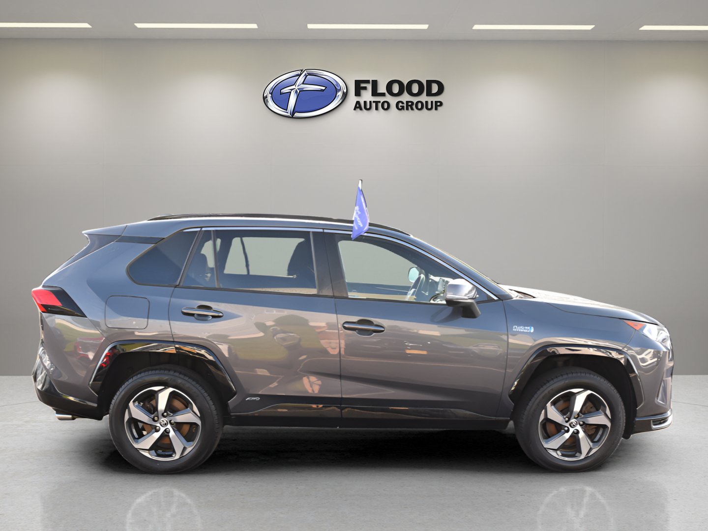 Used 2021 Toyota RAV4 SE w/ Weather & Moonroof Package AWD/4WD image 3
