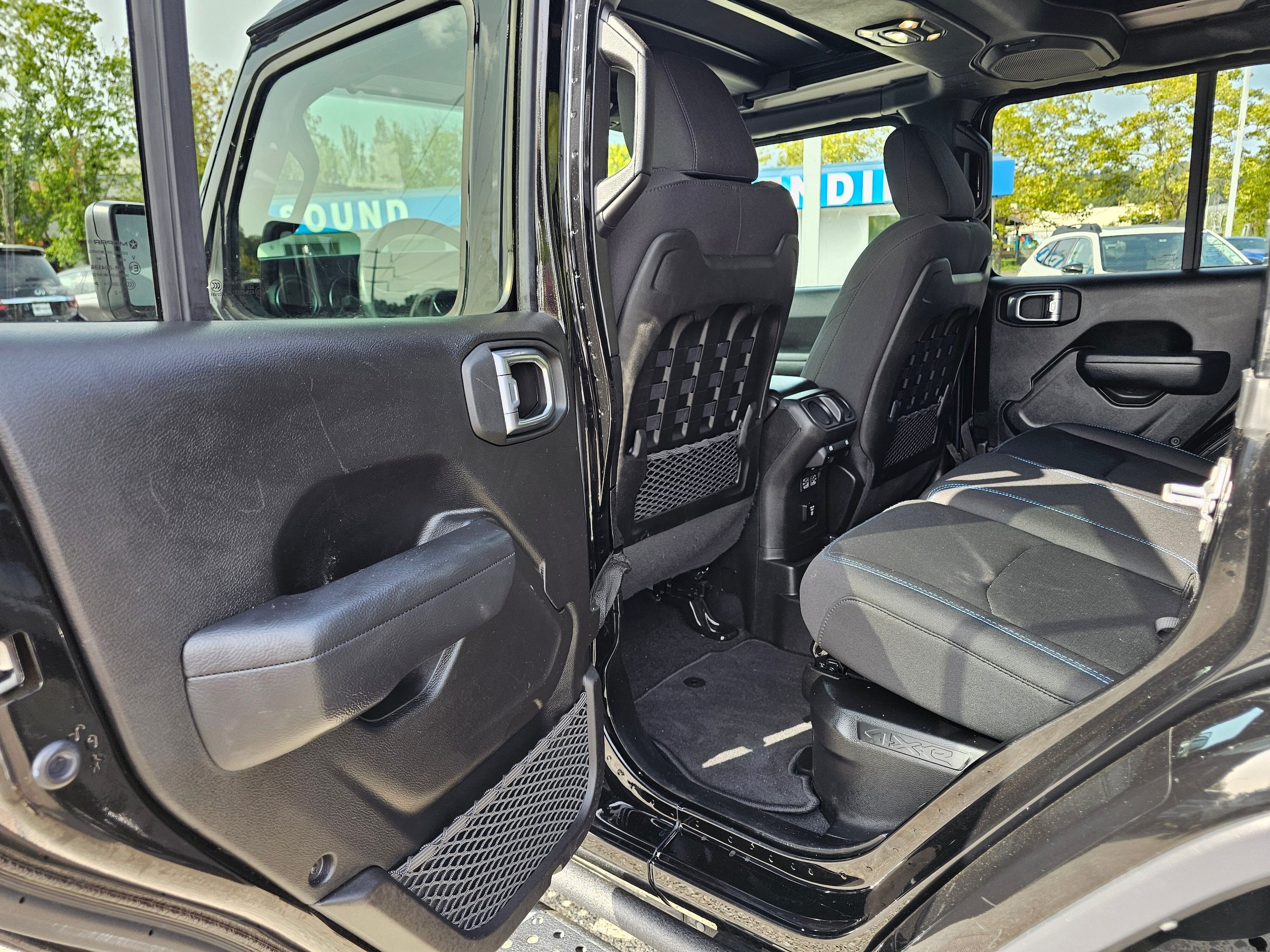 Used 2022 Jeep Wrangler Unlimited Rubicon 4xe w/ Steel Bumper Group AWD/4WD image 17