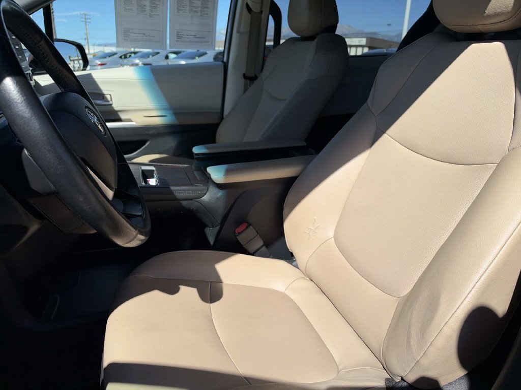 Used 2022 Toyota Sienna XLE w/ XLE Plus Package FWD image 21