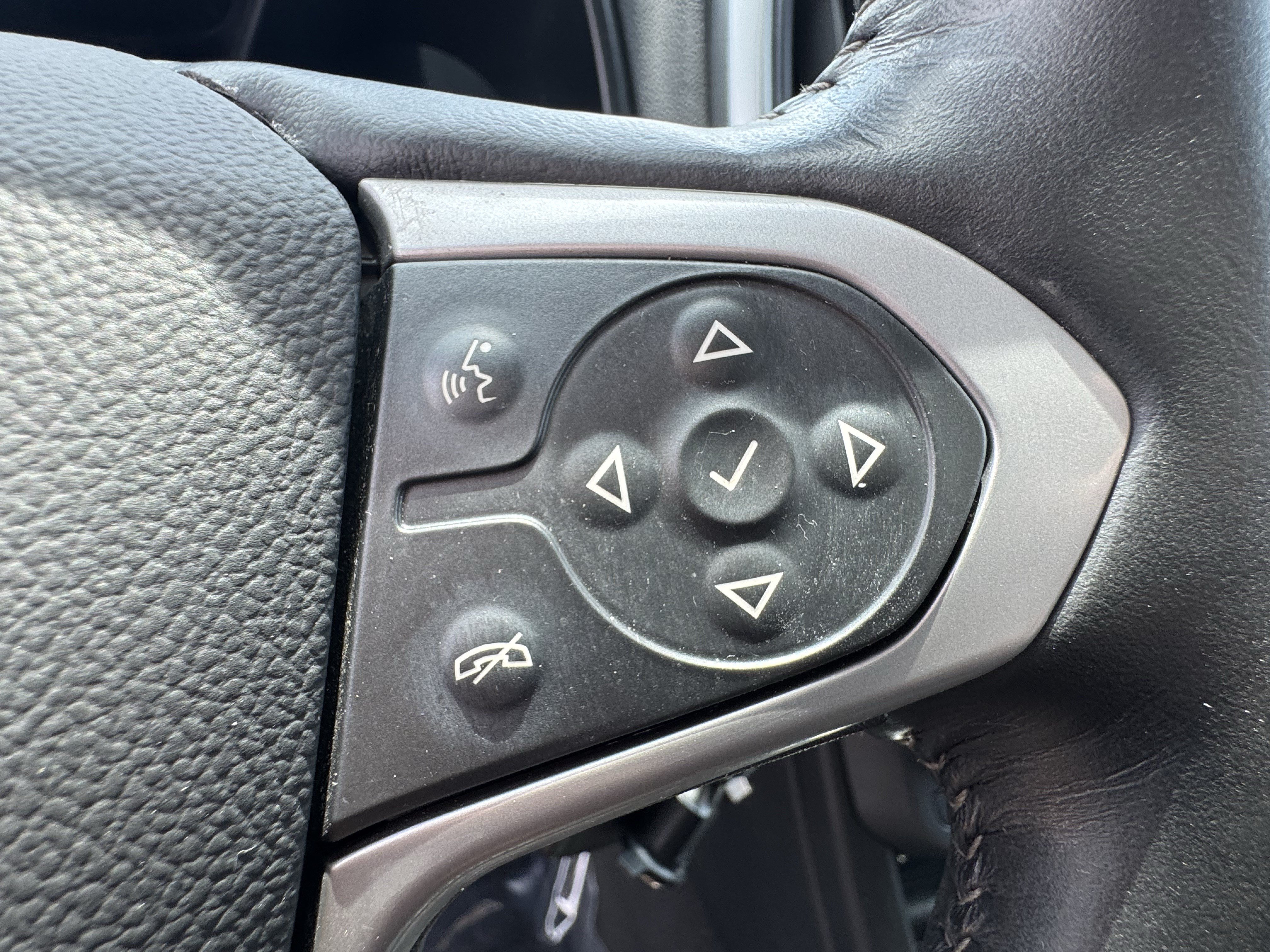 Used 2022 Chevrolet Colorado LT w/ Luxury Package RWD image 31