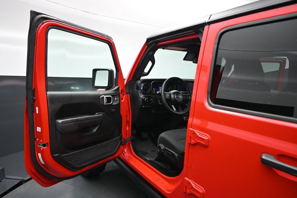 Used 2025 Jeep Wrangler Unlimited Rubicon 4xe w/ Safety Group AWD/4WD image 9