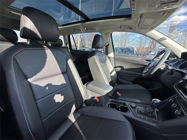 Used 2021 Volkswagen Tiguan SE image 34