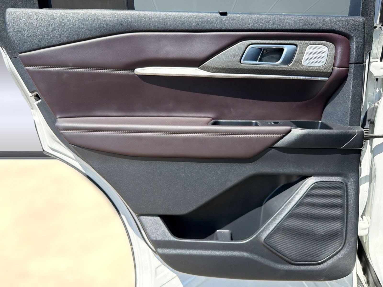 Certified 2025 Ford Explorer Platinum RWD image 25