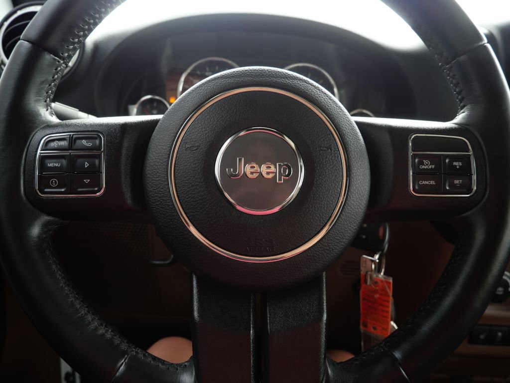 Used 2017 Jeep Wrangler Unlimited Sahara AWD/4WD image 28