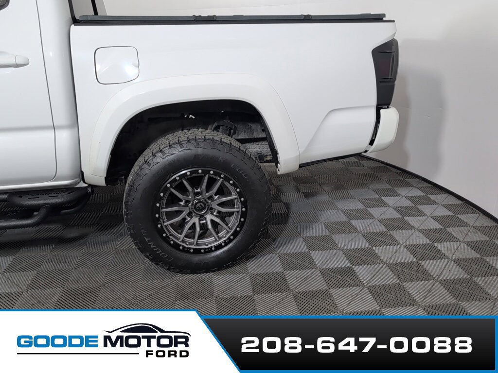 Used 2018 Toyota Tacoma TRD Sport w/ Technology Package AWD/4WD image 5