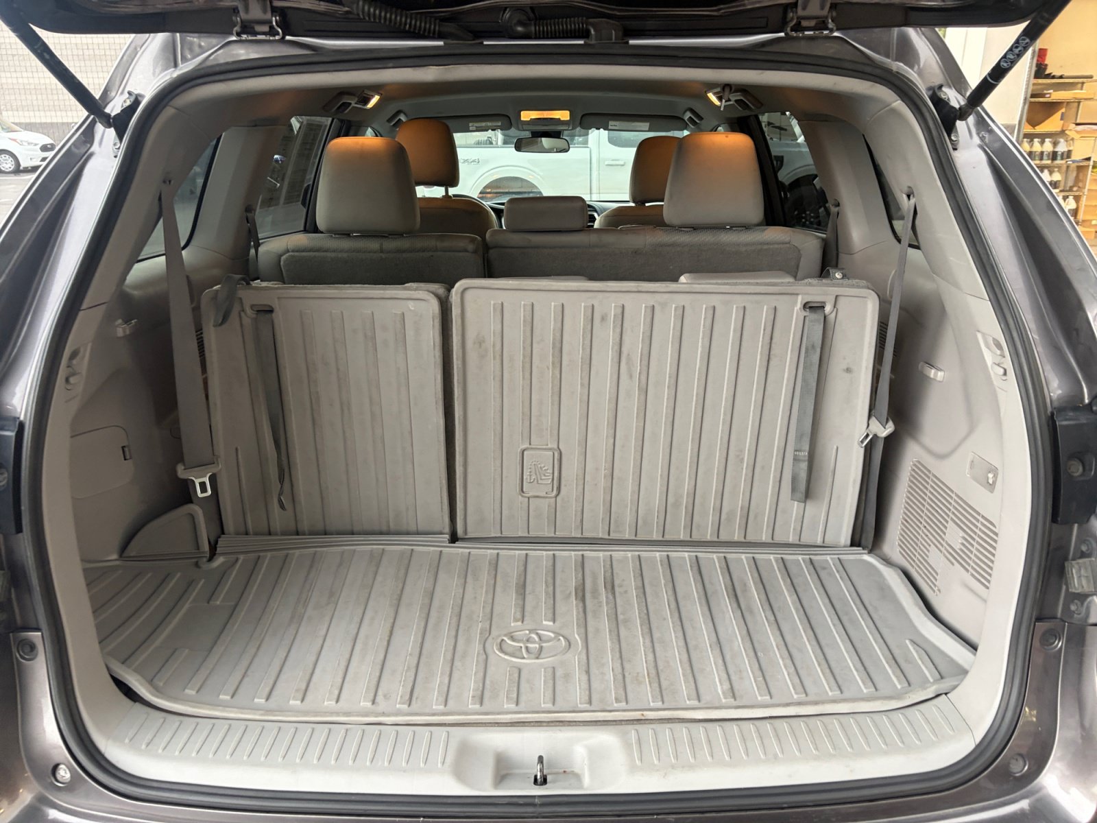 Used 2019 Toyota Highlander LE AWD/4WD image 28
