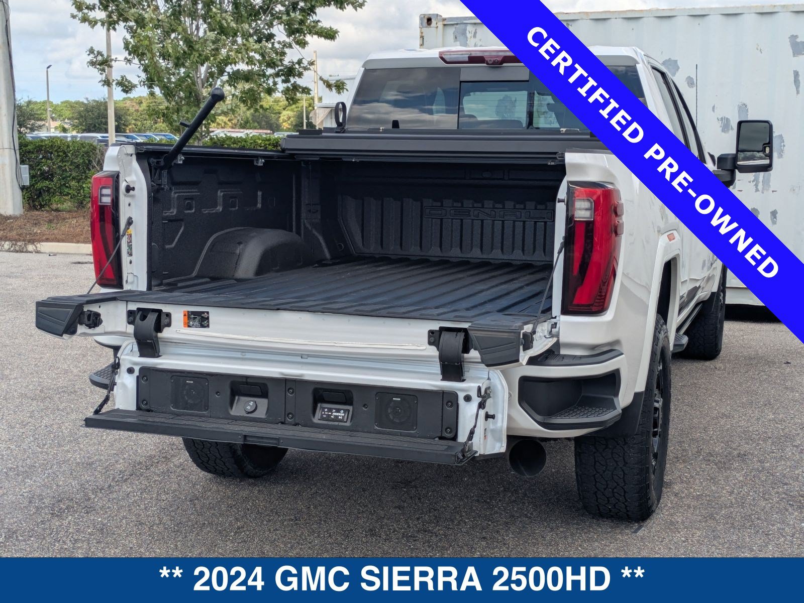 Used 2024 GMC Sierra 2500 Denali Ultimate AWD/4WD image 18