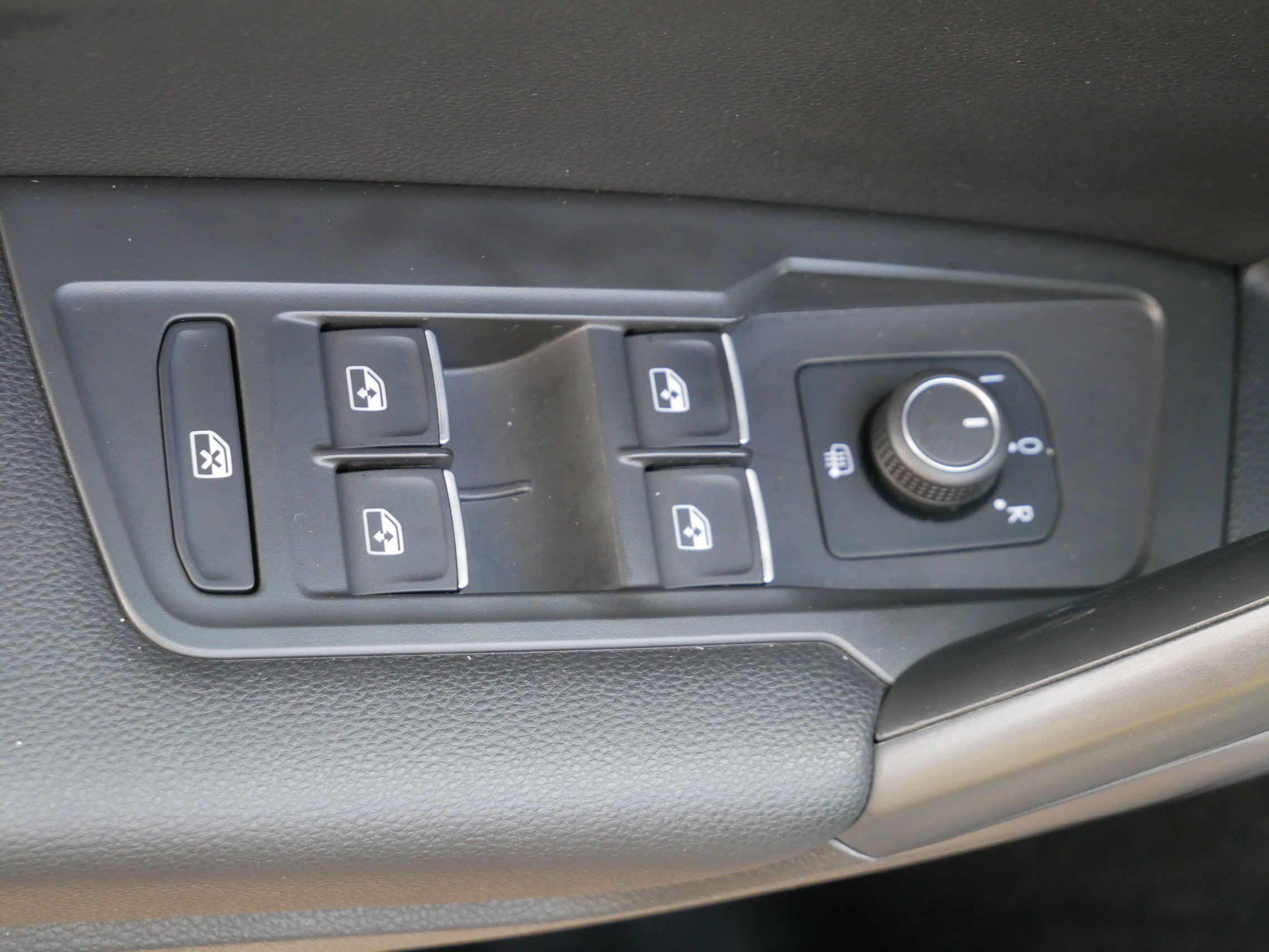 Used 2021 Volkswagen Tiguan SE AWD/4WD image 20