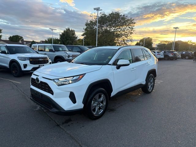 Used 2025 Toyota RAV4 XLE AWD/4WD image 5