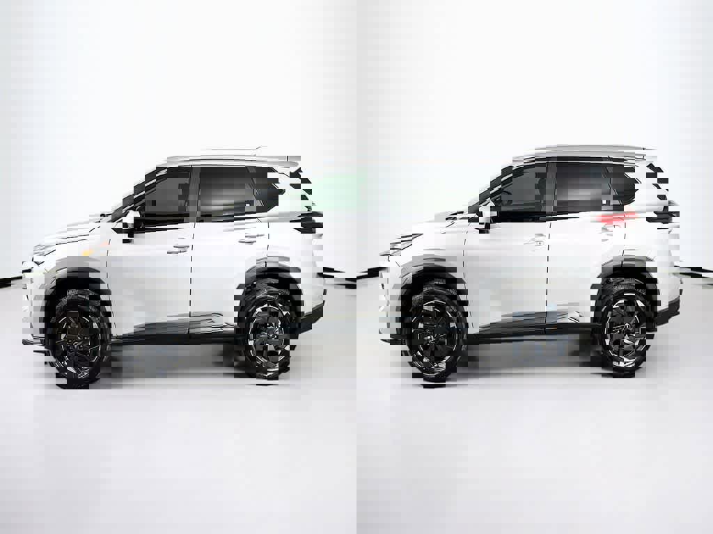 Used 2024 Nissan Rogue SV image 2