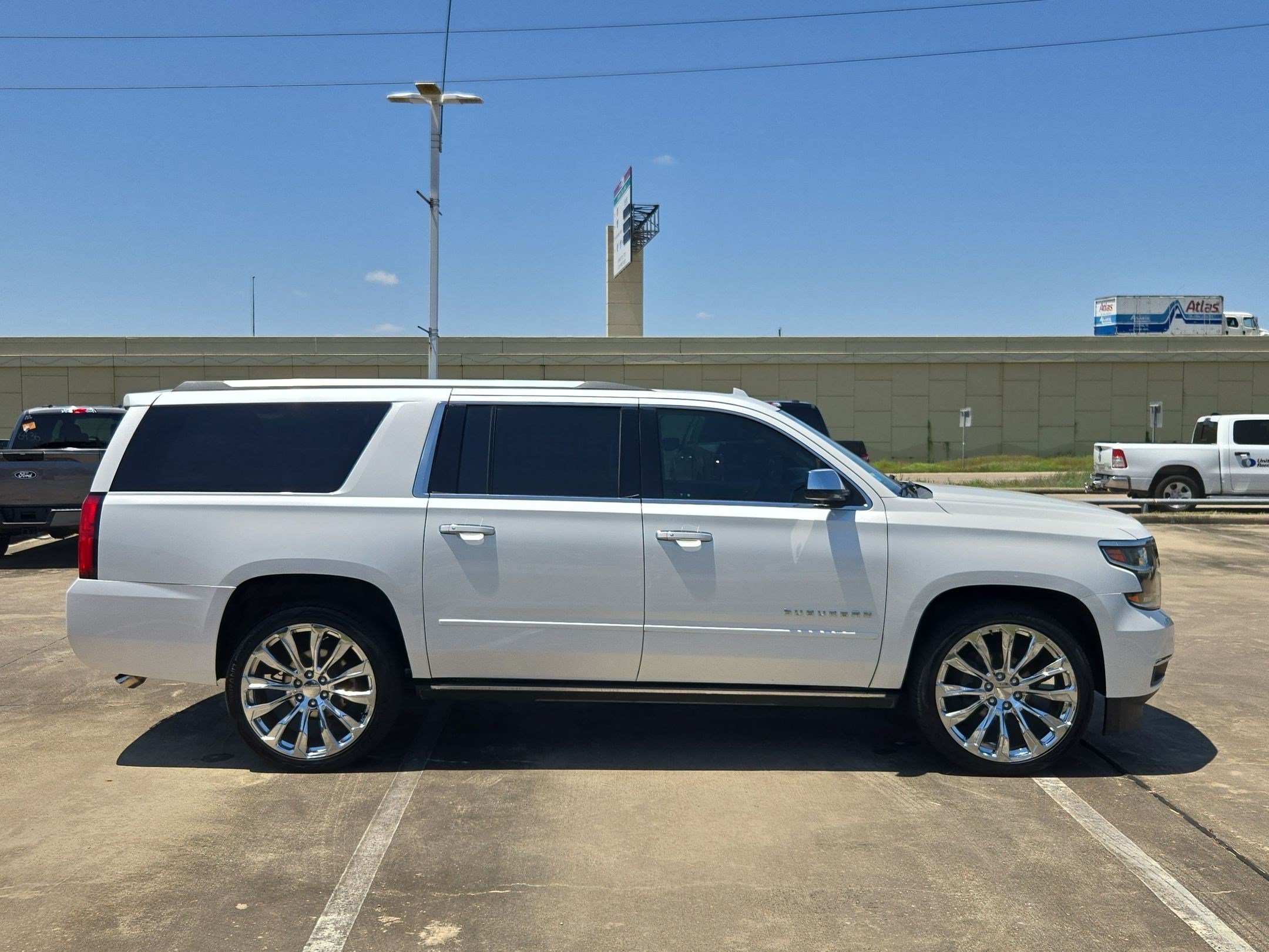 Used 2019 Chevrolet Suburban Premier RWD image 2