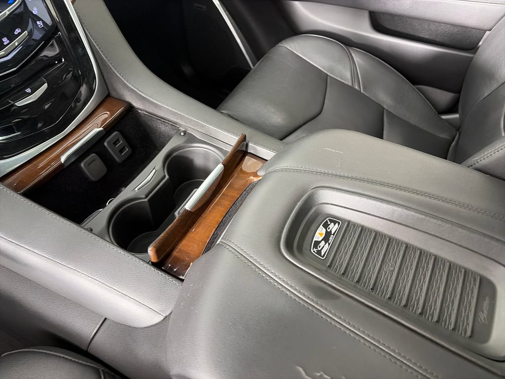 Used 2019 Cadillac Escalade Luxury AWD/4WD image 22