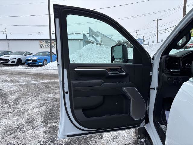 Used 2025 Chevrolet Silverado 3500 High Country w/ High Country Premium Package image 9
