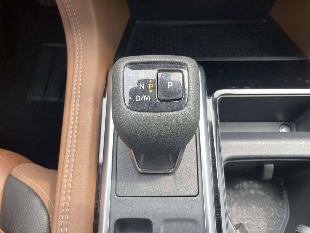 Used 2023 Nissan Pathfinder Platinum w/ Cargo Package FWD image 17