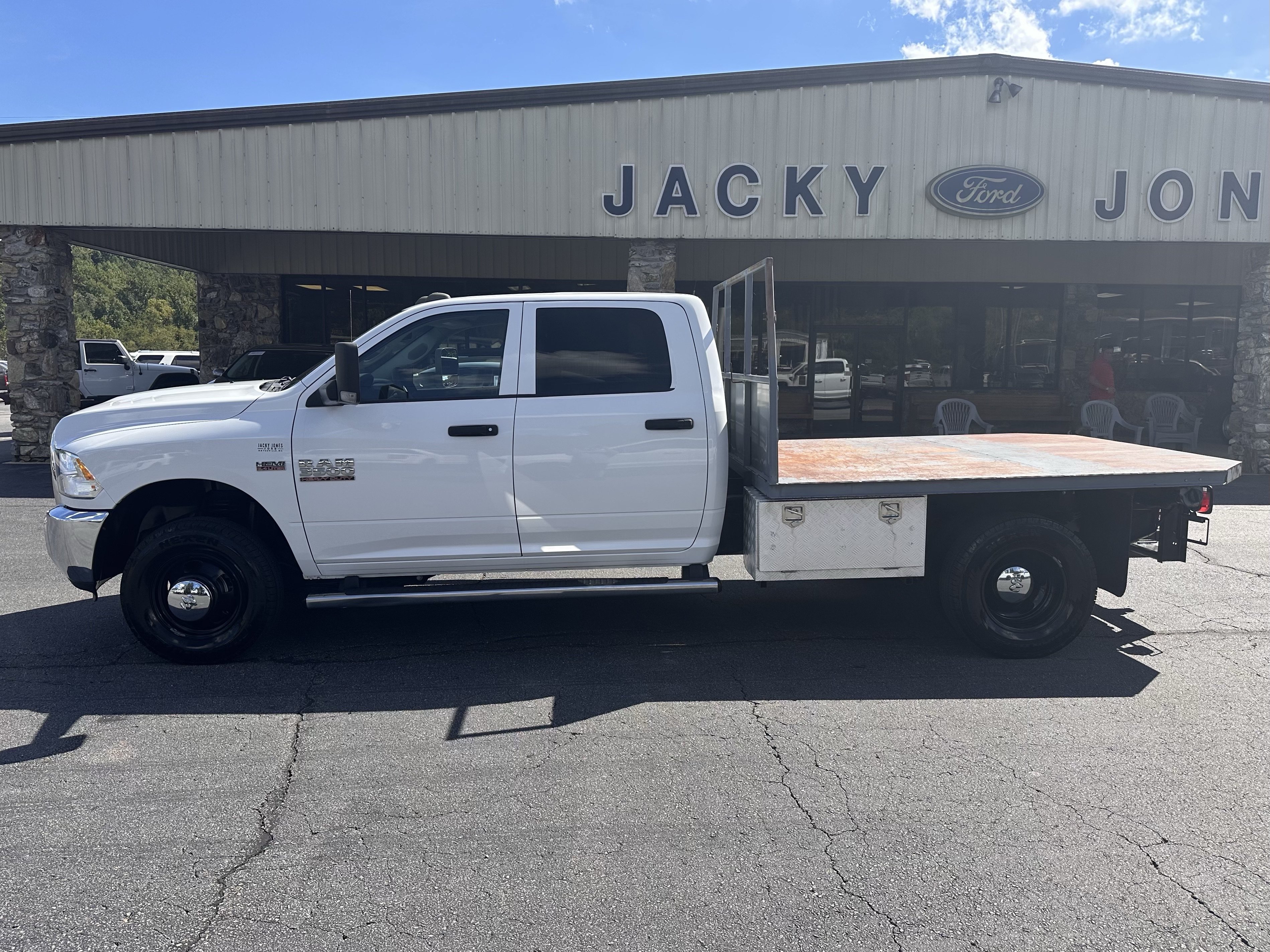 Used 2018 RAM 3500 Tradesman w/ Chrome Appearance Group RWD image 1