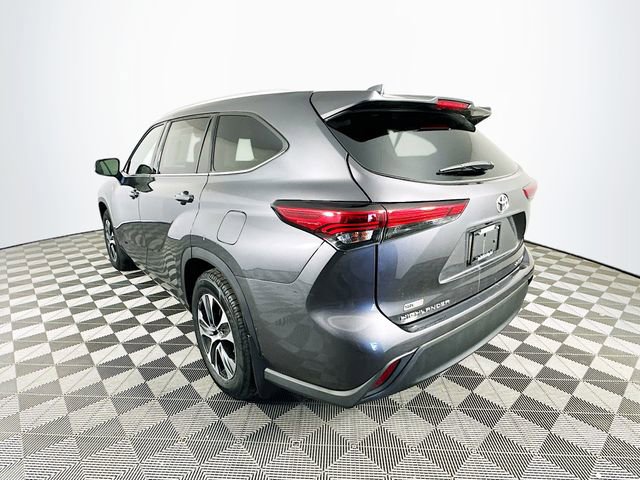 Used 2022 Toyota Highlander XLE image 9