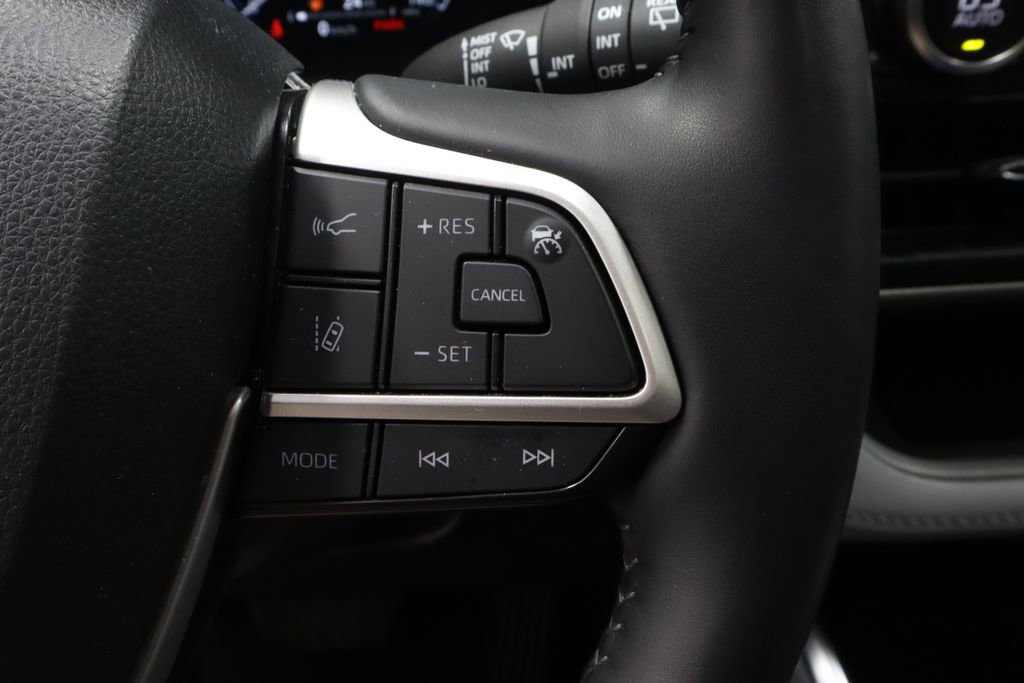 Used 2023 Toyota Highlander Limited image 28