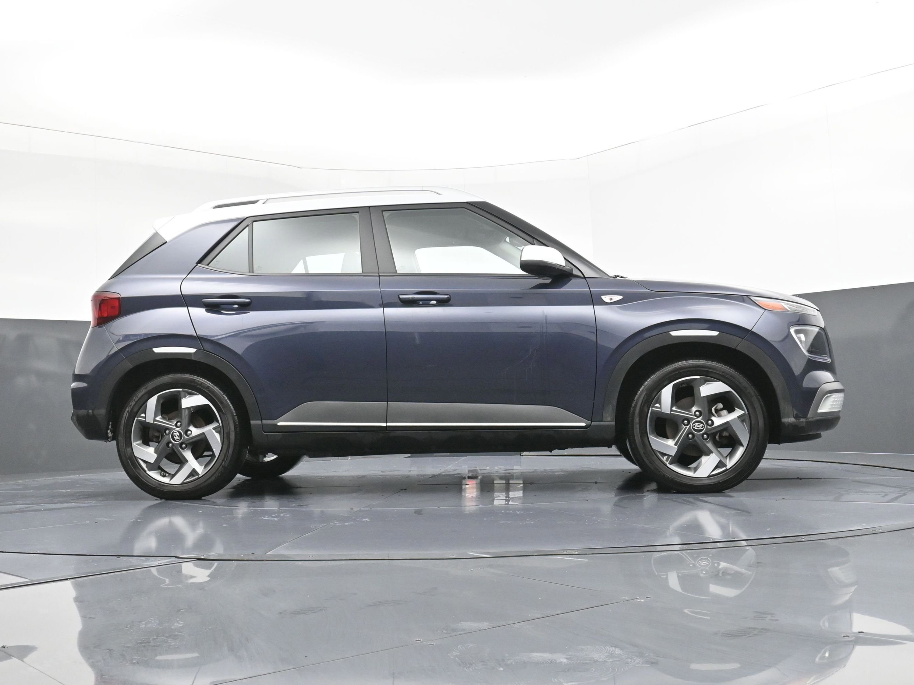 Used 2023 Hyundai Venue Limited w/ Cargo Package image 19